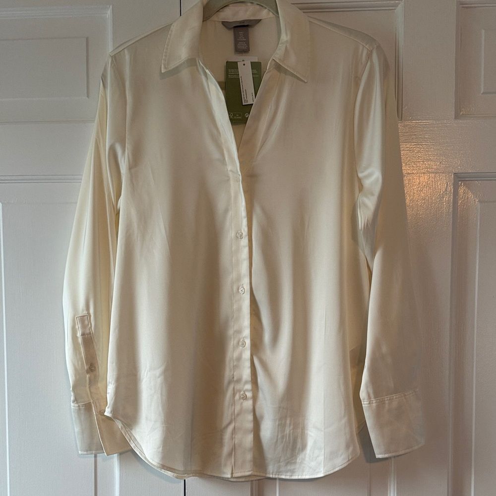 NWT H&M CREAM OFF-WHITE SATIN-Y BLOUSE BUTTON UP COLLAR SIZE SMALL OFFICE WORK